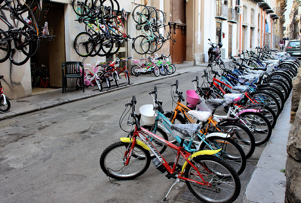 Via Divisi neighbourhood, Palermo - La via delle Biciclette